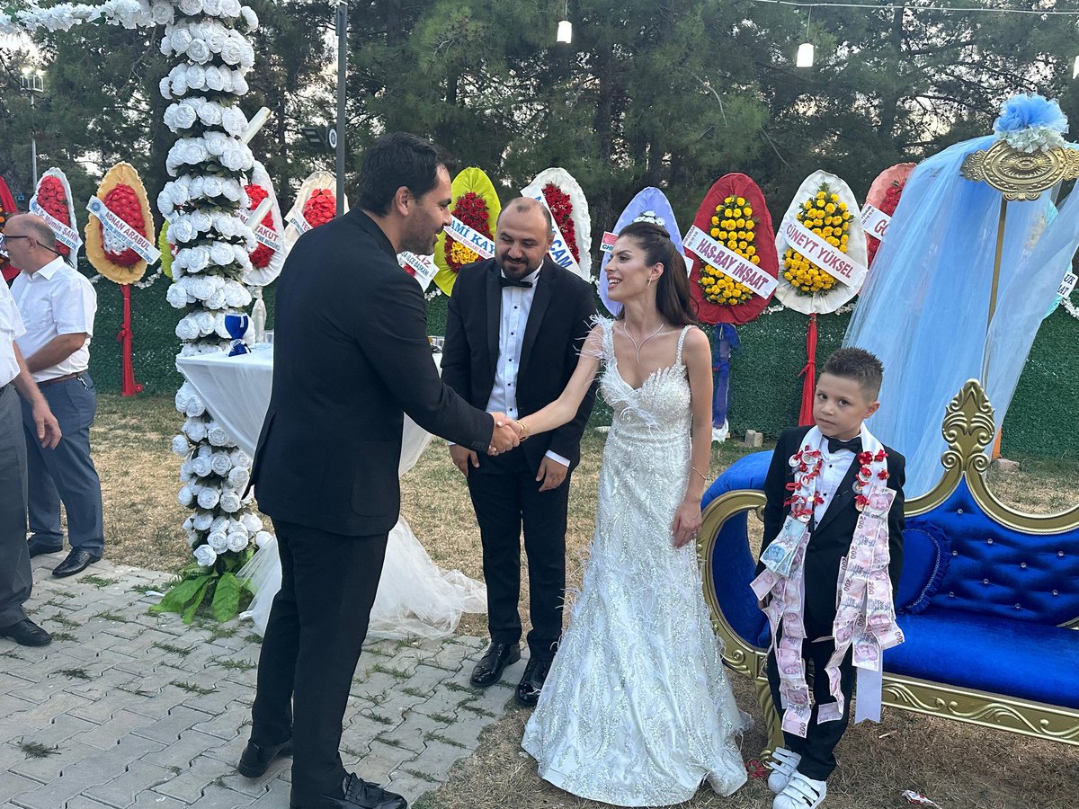 AK Parti Tekirdağ İl Yönetim Kurulu üyemiz Nusret Mandacı ve eşi Fatma Hanımın kıymetli evlatları Yusuf İsmet'in sünnet düğününe İl ve Süleymanpaşa İlçe Yönetim Kurulu üyelerimizle katıldık. 
Mandacı Ailesini tebrik ediyorum. Allah mürüvetinide göstersin. <a href="/NusretMandaci/">M Nusret Mandaci</a>