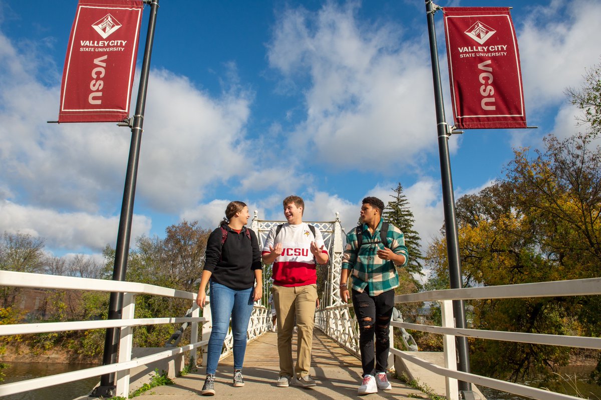 VCSUAlumni's tweet photo. 📣 #Friday Fast Fact
🌎 Did you know that there are more than 12,000 active alumni across the globe? VCSU alumni are spread far and wide in various career fields. Alumni continue to show their support for their school through their generous contributions to fund scholarships. https://t.co/uSf6BfpLV1