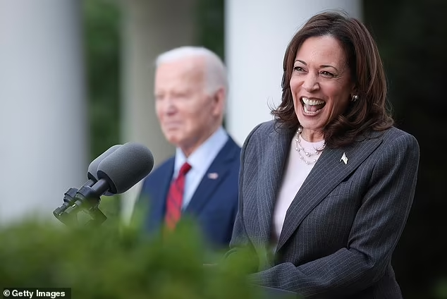 MarioNawfal's tweet photo. 🚨🇺🇸DEMOCRATS QUIETLY PLAN KAMALA’S PRESIDENTIAL CAMPAIGN?

This is being planned by a group of Democrats that believes Kamala should be the nominee if Biden steps aside.

Harris has not sanctioned the effort and continues to support Biden.

Concerns remain about her current campaign infrastructure and how much of Biden’s apparatus would transition if he exits the race.

Source: NBC News
