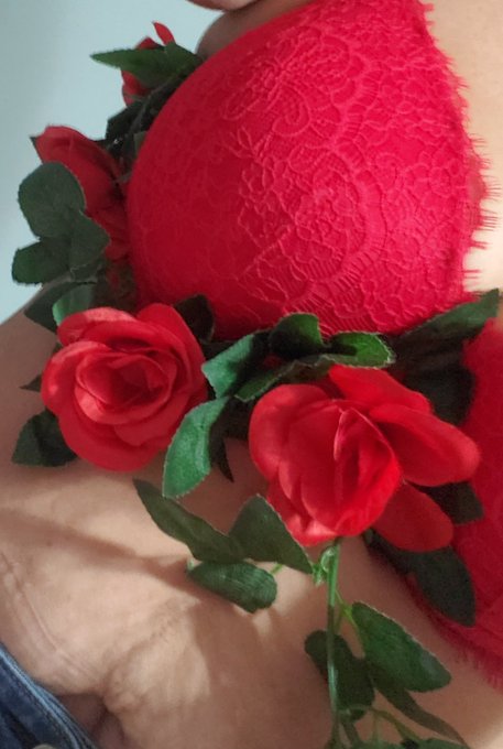 Making my outfit for tomorrow's party...🤭 https://t.co/X0KDUjy9pK<a href="/tag/pool"class="tags"><span>#pool</span></a><a href="/tag/amateur"class="tags"><span>#amateur</span></a><a href="/tag/bignaturaltits"class="tags"><span>#bignaturaltits</span></a>