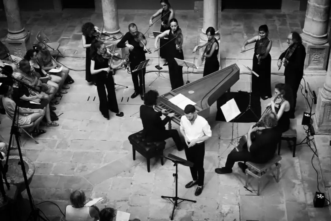 dario__tamayo's tweet photo. 📷🎶Imatges del #concert de dimecres passat dirigint l'#OrquestraBarrocaDeBarcelona @OCBBA al #ProtoFest de #Tortosa amb les veus solistes de la #CecíliaAymí i l'@Hugo_Alto.
🔅Música sublim + espai espectacular + companys excepcionals... No es pot demanar més. Gràcies infinites! https://t.co/zRivdfst2B