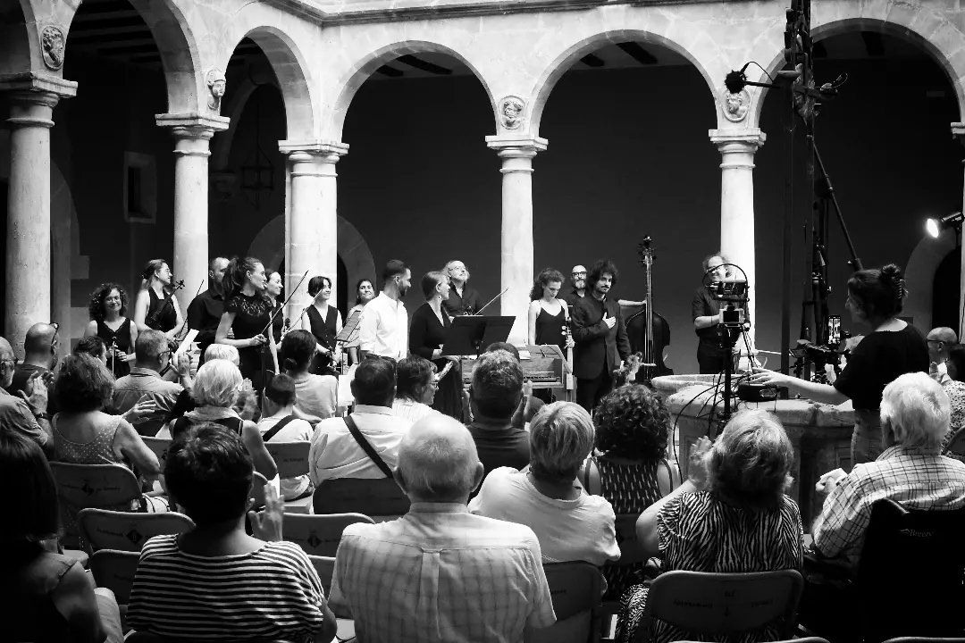 dario__tamayo's tweet photo. 📷🎶Imatges del #concert de dimecres passat dirigint l'#OrquestraBarrocaDeBarcelona @OCBBA al #ProtoFest de #Tortosa amb les veus solistes de la #CecíliaAymí i l'@Hugo_Alto.
🔅Música sublim + espai espectacular + companys excepcionals... No es pot demanar més. Gràcies infinites! https://t.co/zRivdfst2B