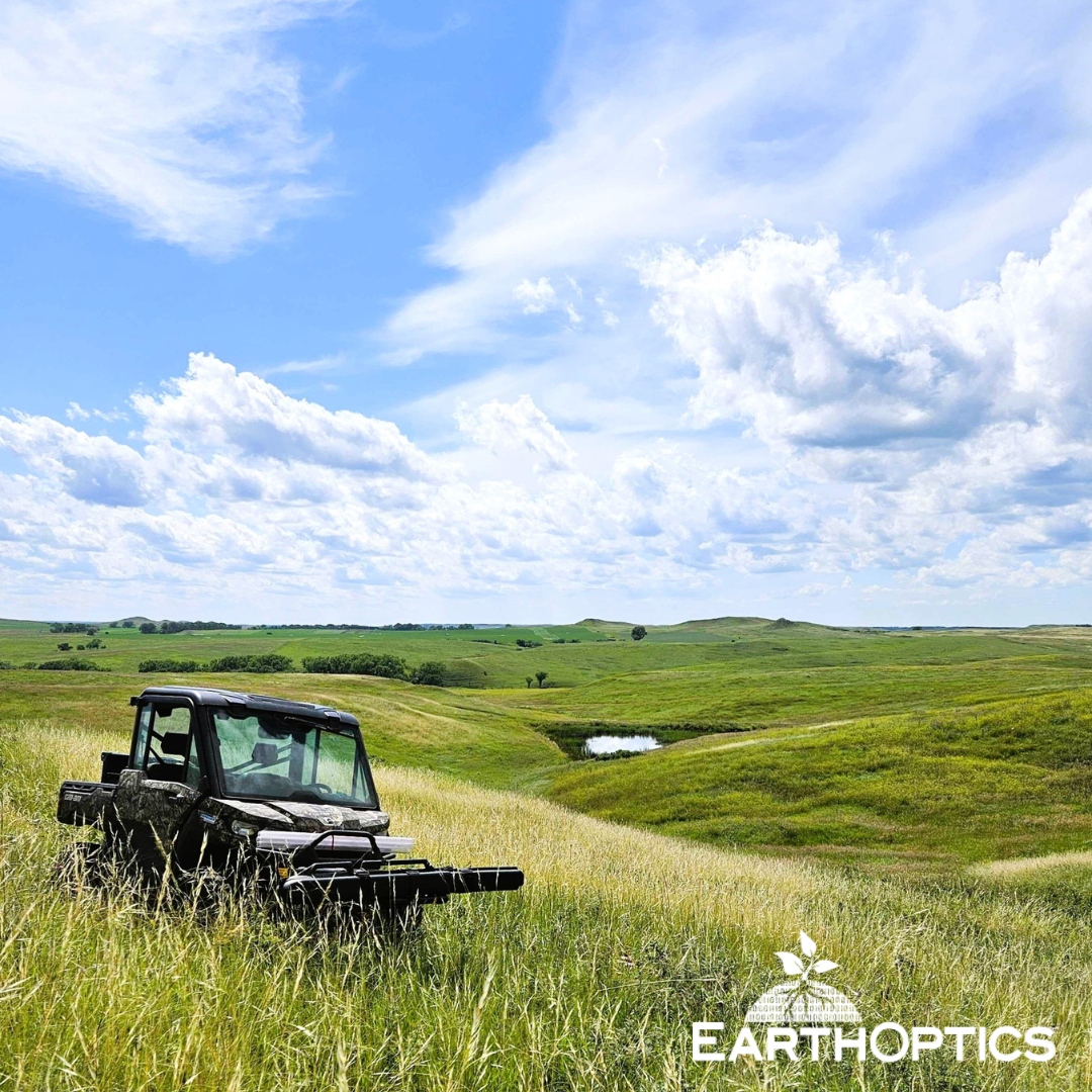EarthOptics's tweet photo. Happy #InTheFieldFriday from South Dakota! 🌾 We're out here measuring carbon and pulling meter cores on a beautiful ranch. Every sample brings us one step closer to better soil health and sustainability. 

#SoilHealth #CarbonMeasurement #SustainableFarming #EarthOptics https://t.co/ntJbEMjNiq