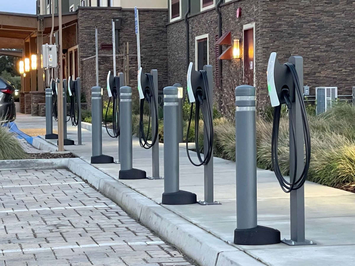 We believe EV charging should be accessible, efficient, &amp; sustainable. COIL is committed to reducing carbon emissions for a more sustainable future.

Visit coil.co/ev-charging-so…

#EVcharging#sustainability#renewableenergy#cleantransportation#cleantech#greenenergy