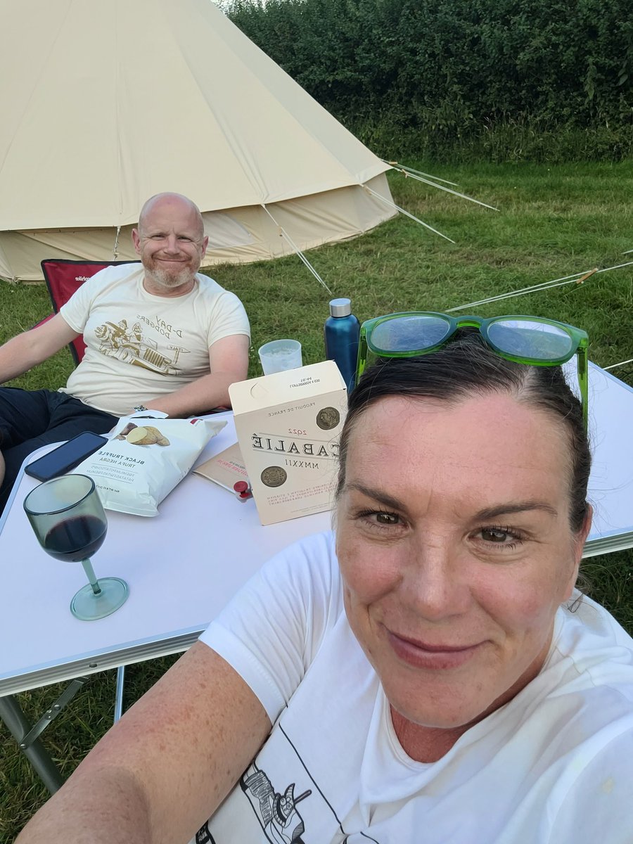 NHarrisonArt's tweet photo. Amazing day so far at We Have Ways Fest 24. Spitfire flyover, an Al selfie, handed my Banger picture to Banger! Purchased another  wonderful Tim Godden print for hubby. #WHWF @almurray @WeHaveWaysPod @James1940 @TJGodden https://t.co/MSIufougBx