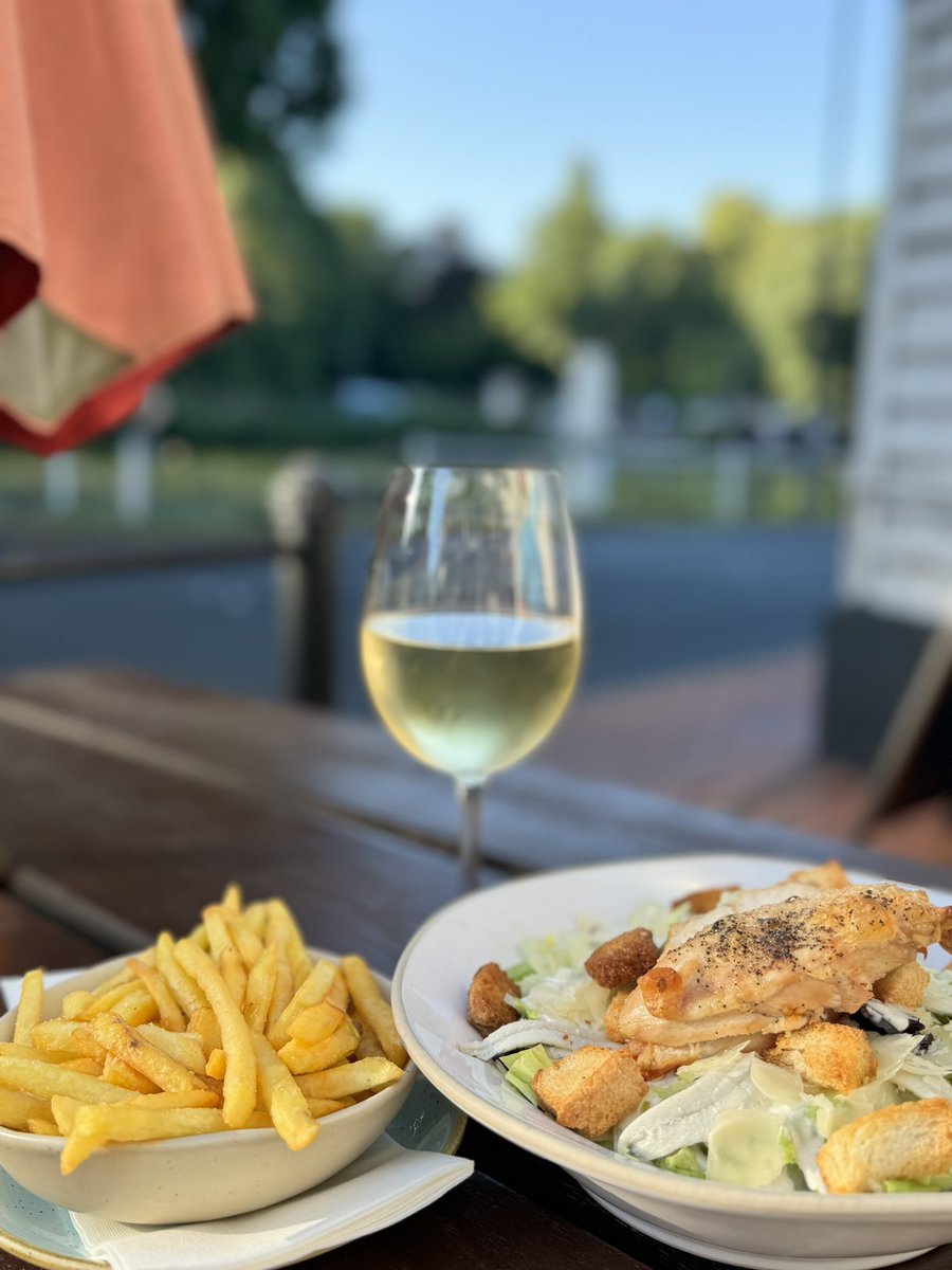 GreyhoundH's tweet photo. The perfect combination for a hot summers day paired with a refreshing Sauvignon Blanc🥗 

@youngspubs @youngschefs #chickenceasarsalad #perfectcombination #summer #sauvignonblanc https://t.co/dCpyUcnfAu