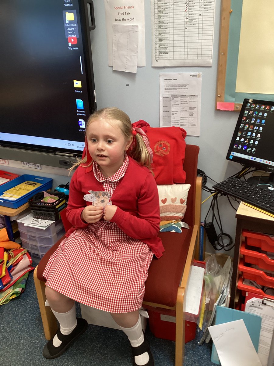 TheEllisY1's tweet photo. A quick catch up of a busy week! Stories being read, creations shown, facts shared and exciting letters! https://t.co/jcQLcpnoBv