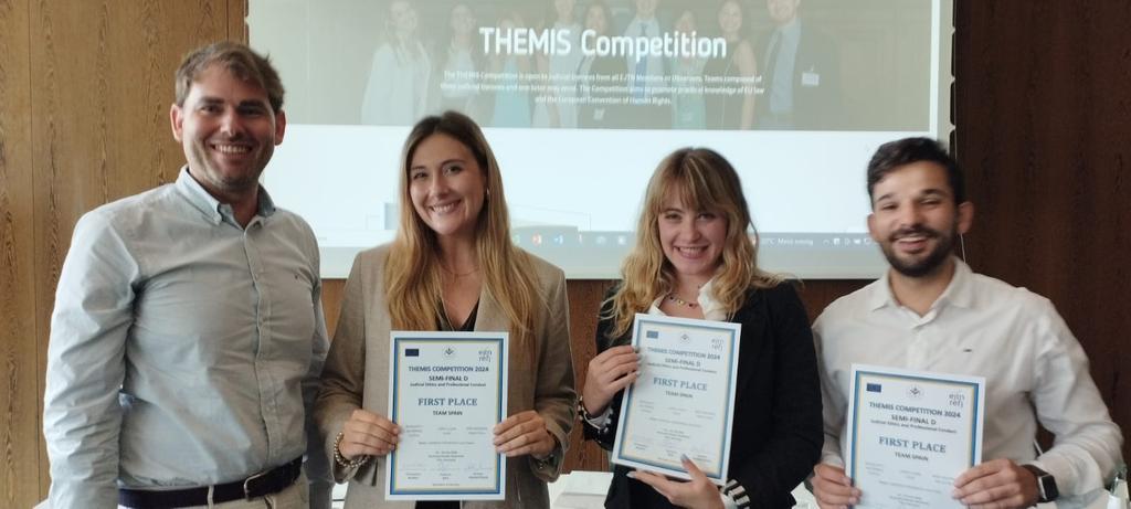 Esc_Judicial's tweet photo. Enhorabuena! El equipo español @Esc_Judicial del @PoderJudicialEs ha ganado la semifinal del programa Themis, formación de #juezas y #jueces de la #UE. Competiremos en la final en diciembre en #Nápoles. #Ética y práctica profesional ha sido el trabajo desarrollado y expuesto. 👏 https://t.co/77SuDFWMOY