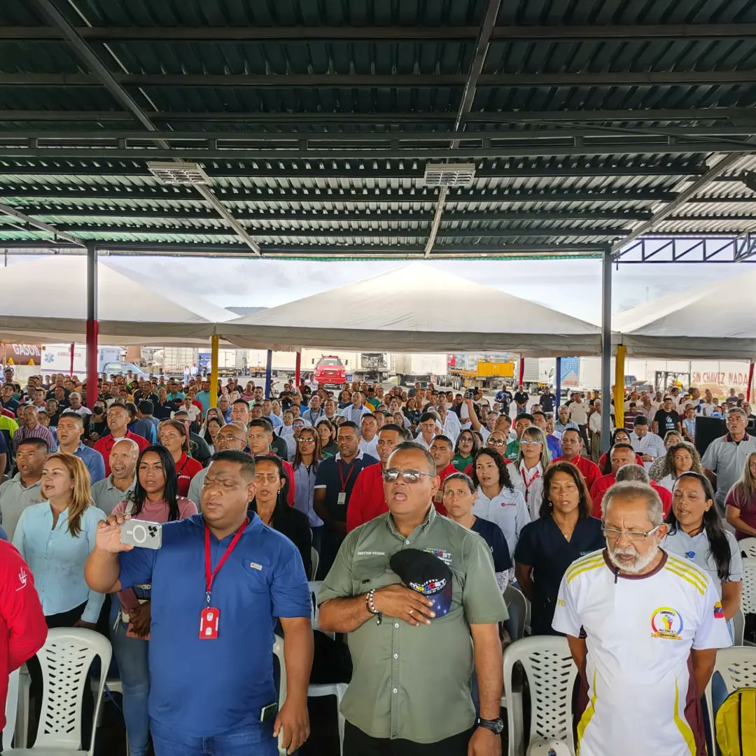 #DeInteres📸 || Entre cantos y labores desde la sede de Lácteos Los Andes, C.A. en el estado #Lara se entregaron 199 Acreditaciones de los Concejos Productivos de los Trabajadores y Trabajadoras (CPTT) de los estados Falcón, Lara, Portuguesa, Trujillo y Yaracuy. 

¡Venezuela
