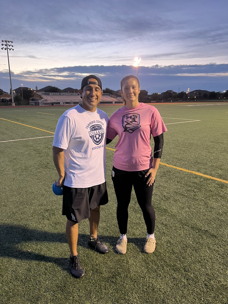 SierraRoseGK08's tweet photo. Always enjoy my sessions with @CollegeSoccerID and @CoachGusMota!! Thanks you Coach Rob and @UTSAWSOC for a great training!! 🧡🥅🧤⚽️ #commitmentcounts #2026GK
@coachkevincross
@Rise08G
@RiseSoccerClub
@ImYouthSoccer
@ImCollegeSoccer
@GAcademyLeague https://t.co/SFBYZaAXV0