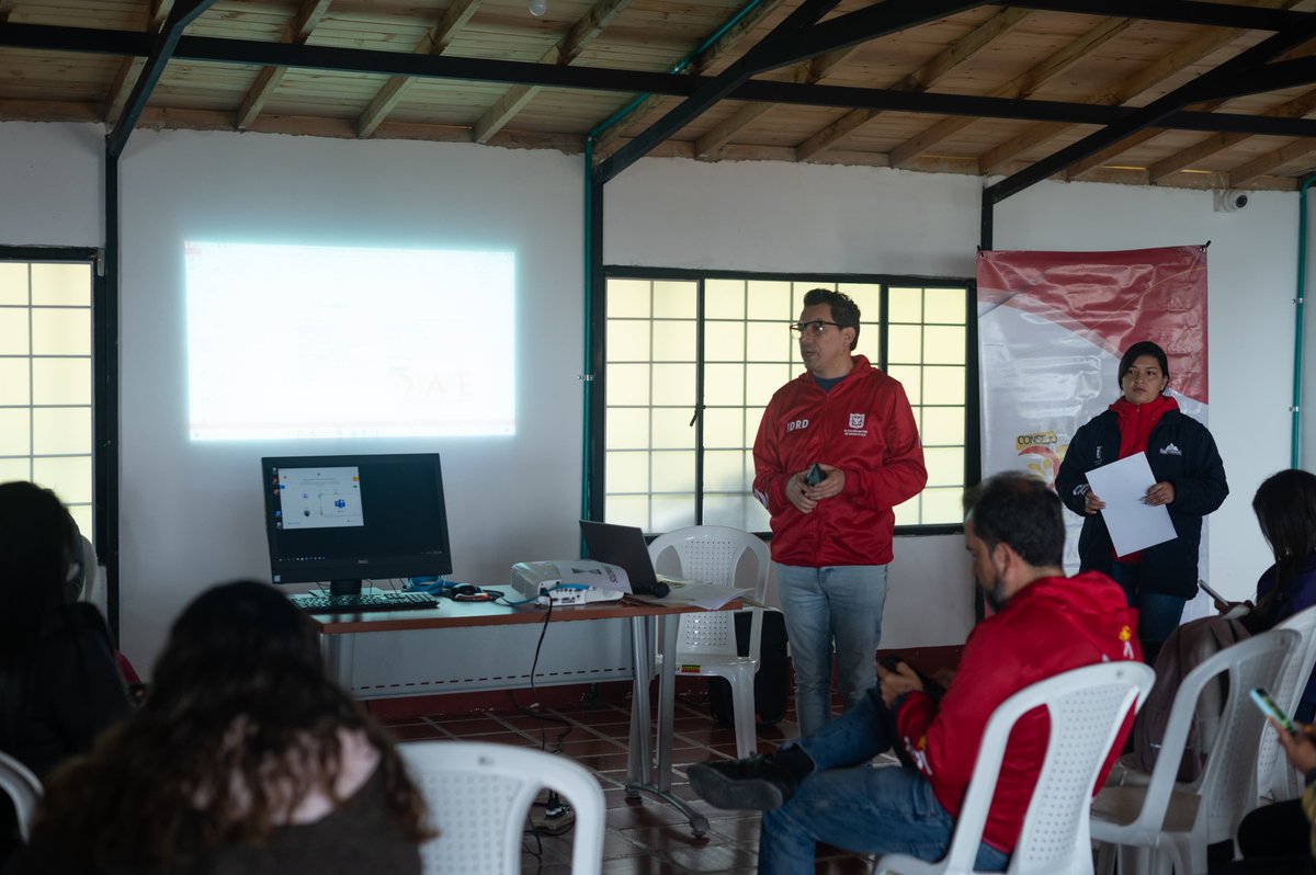 IDRD's tweet photo. Junto al Consejo Local de Deporte, Recreación y Actividad Física - #DRAFE de @asumapaz, destacamos su potencial deportivo y buscamos alternativas para acercar nuestra oferta institucional a la localidad.
¡Trabajamos juntos por un futuro activo y saludable para todos y todas! https://t.co/uPDE9LtBvJ