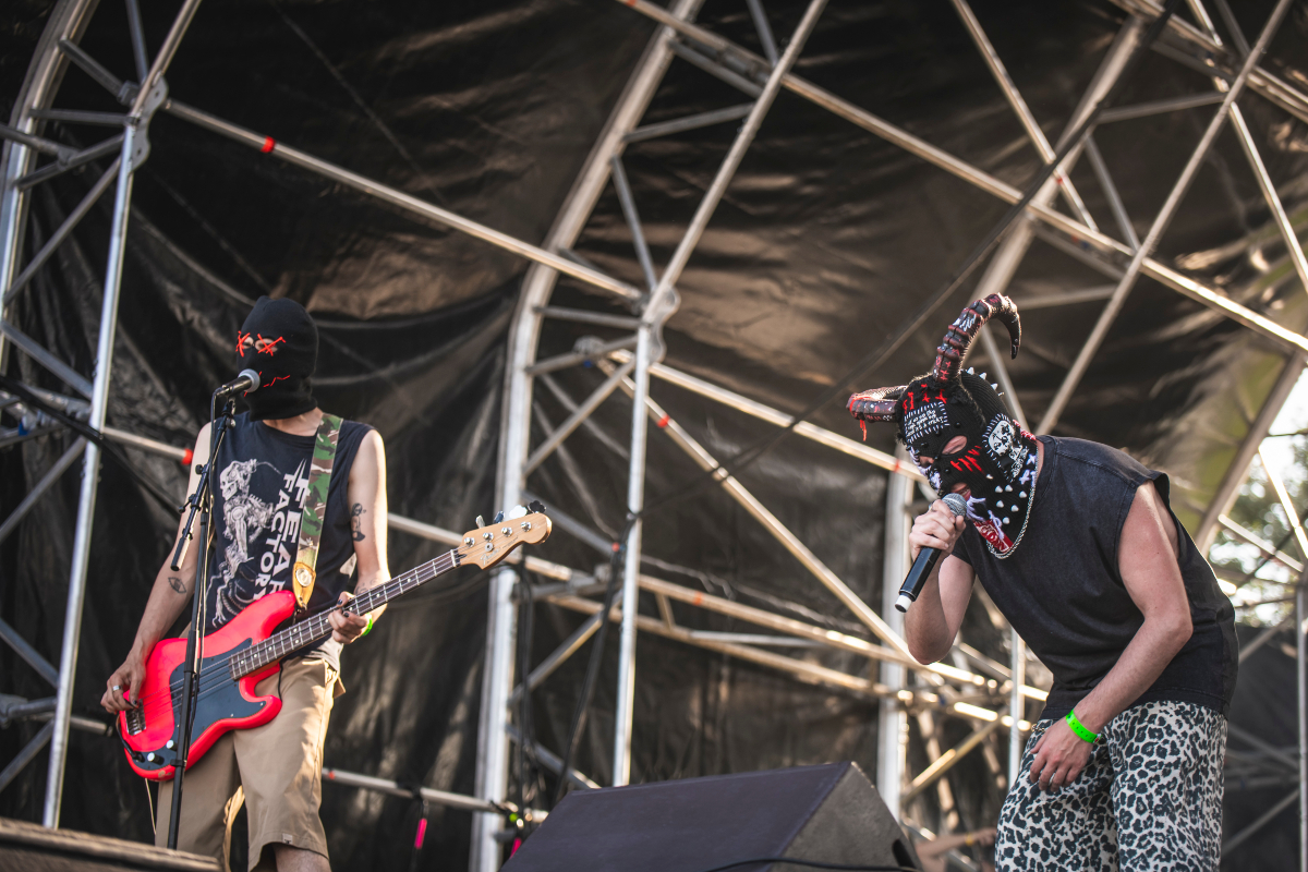 TsunamiXixon's tweet photo. Los asturianos @somosrojo2 abren con energía e intensidad esta nueva edición del Tsunami Xixón Festival con su “electrónica incivilizada” con espíritu enérgico 🤘🏽
#NOSLEEPTILLTSUNAMI
#Rojo2 x #TsunamiXixonFestival
@gijon @gijondivertia @vibramahou https://t.co/G2ktenyplO