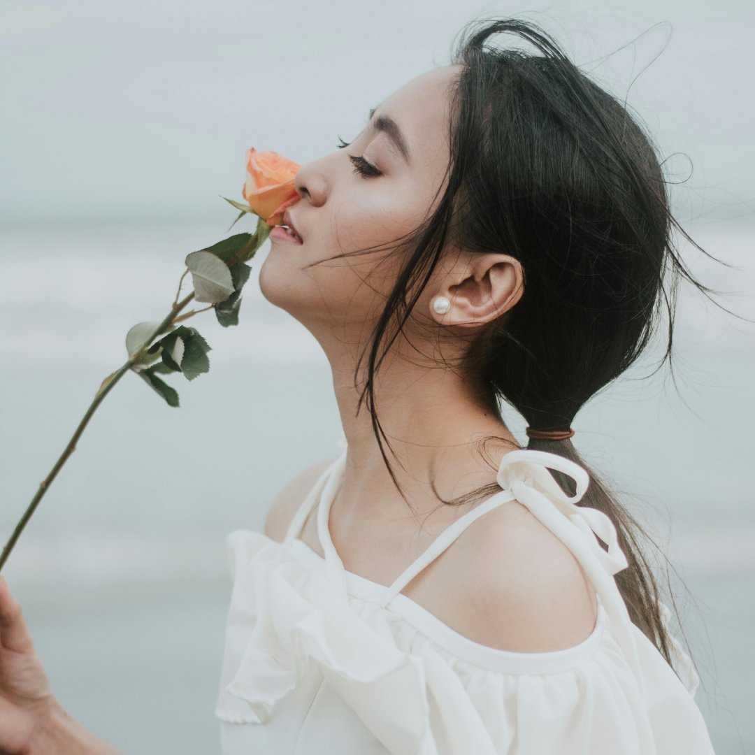 JDVWomen's tweet photo. Hey there! Sunday Vibes🌹Remember to take some time for yourself and appreciate the little things in life. Slow down, stop to smell the roses, and enjoy the moment. #SelfCare #Mindfulness #EnjoyTheLittleThings 🌿🌺 #love #loveyourself #mentalhealth #positivevibes #inspiration https://t.co/4eyXo9u0gt