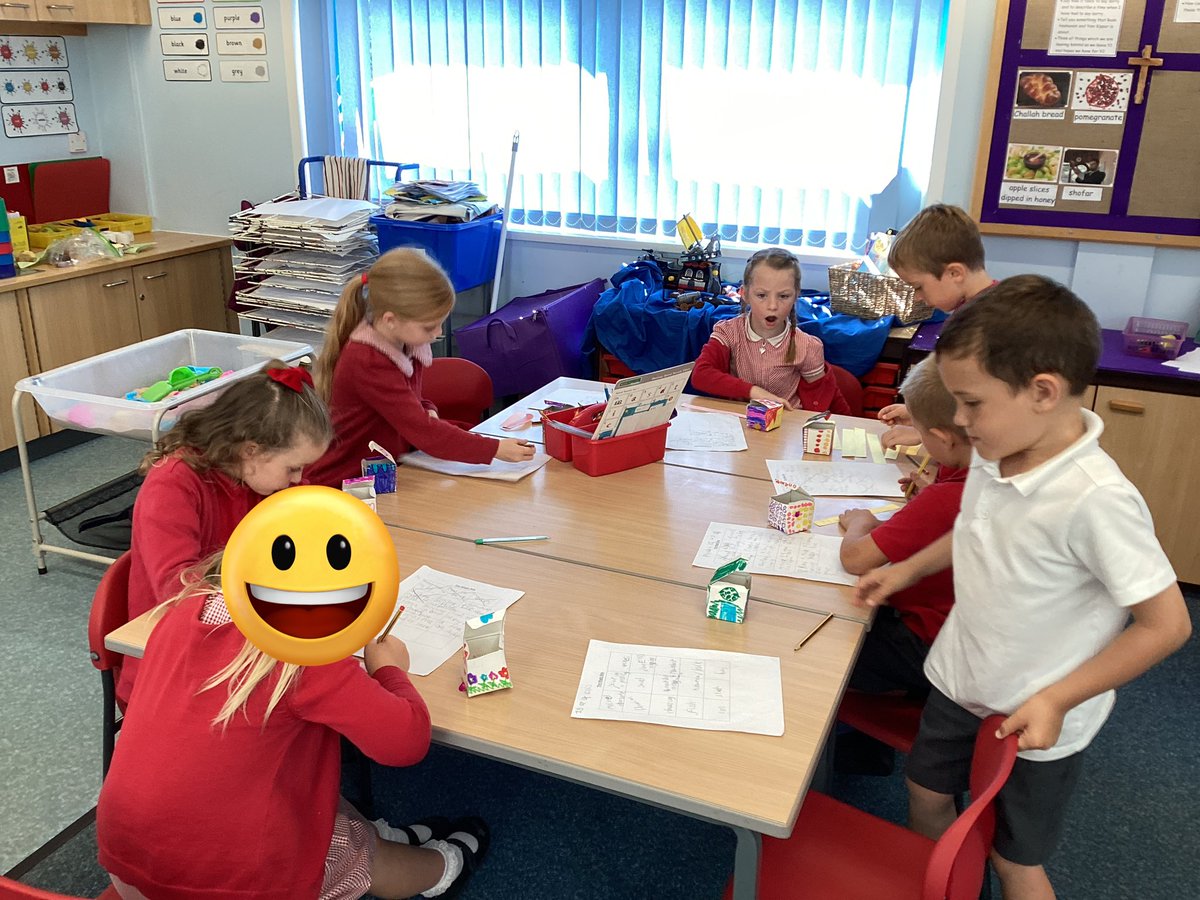 TheEllisY1's tweet photo. We read a poem called The Magic Box by Kit Wright and then we created our own magic boxes, thinking carefully about things we would put in such as the feel of a hug, my sister’s smile, the smell of chocolate. https://t.co/sAvzOs1h9I
