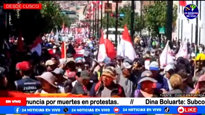padre_n's tweet photo. CUSCO SE LEVANTA! Multitudinaria marcha de la población en acato al paro nacional contra el gobierno genocida de Dina Boluarte y la DBA congresal. Obviamente la prensa chavetera limeña lo va ocultar y hablarán de GUELELO y Brutela. Lo que se viene el 28...ay julita https://t.co/Jomhy3iyER