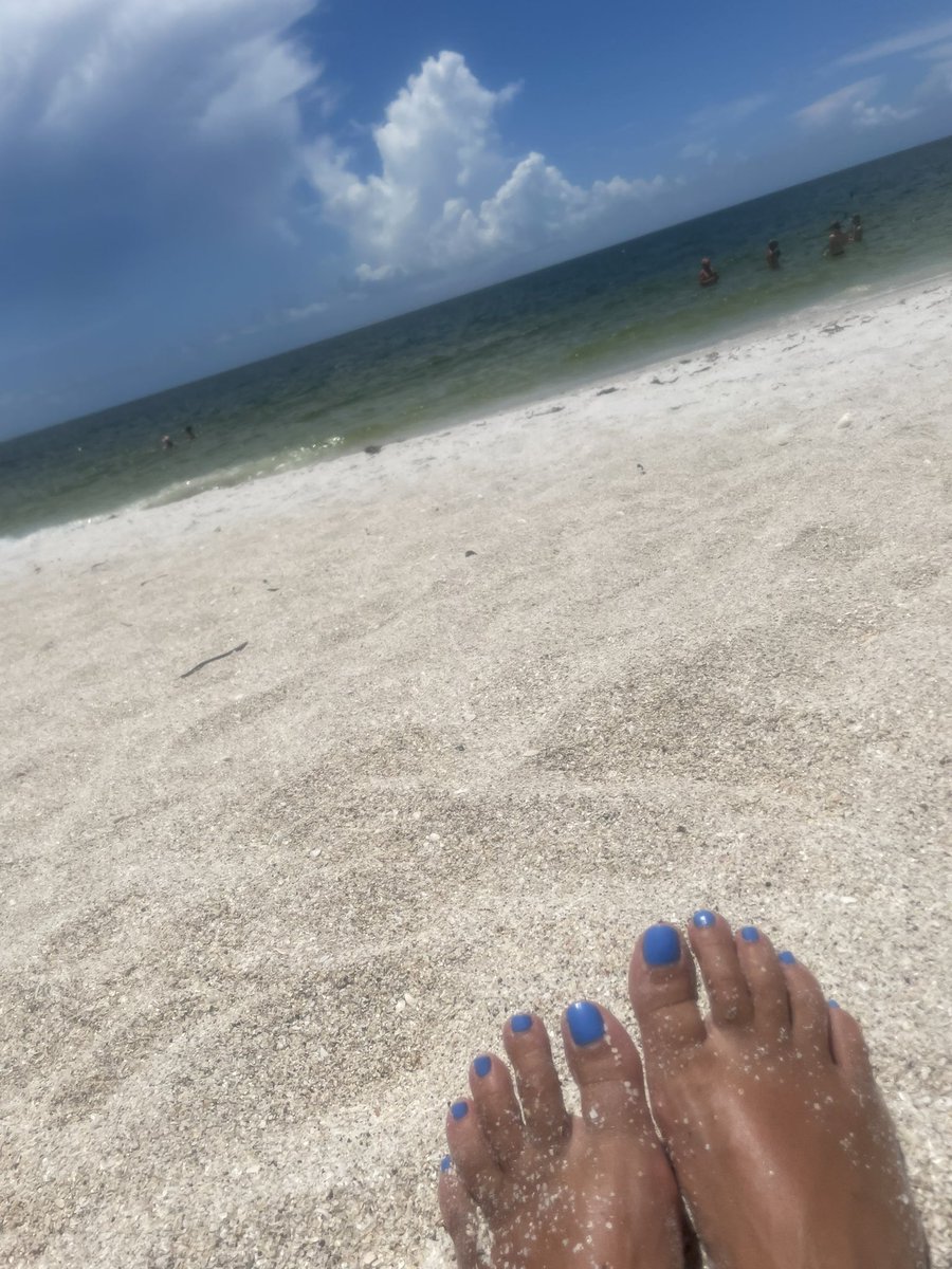 _silvergal's tweet image. What day is it??…Sunrise beach walk, strength training and reading on the beach #radicalselfcare #vacationmodeon😎🌴☀️ #beachlife #motivateyourself