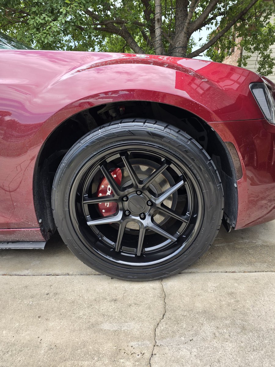 ForbesReviews's tweet photo. While I wait for my new phones, I had to upgrade the ride...#mopar #mr300
#americanracing https://t.co/NZFm9NjmyX