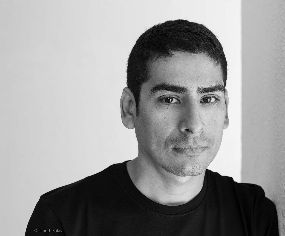 Editorial Comba (@editorialcomba) on Twitter photo «Lo que me motiva es situar la literatura en un campo tangencial; crea un clima, la pone en el fondo de la cuestión, podría incluso convertirse en lo central para algunos», cuenta Ernesto <a href="/escobarulloa/">ErnestoEscobarUlloa</a> a @ginobailey para <a href="/PliegoSuelto/">Pliego Suelto</a> #HorizonteTardío
pliegosuelto.com/?p=34061 «Lo que me motiva es situar la literatura en un campo tangencial; crea un clima, la pone en el fondo de la cuestión, podría incluso convertirse en lo central para algunos», cuenta Ernesto <a href="/escobarulloa/">ErnestoEscobarUlloa</a> a @ginobailey para <a href="/PliegoSuelto/">Pliego Suelto</a> #HorizonteTardío
pliegosuelto.com/?p=34061