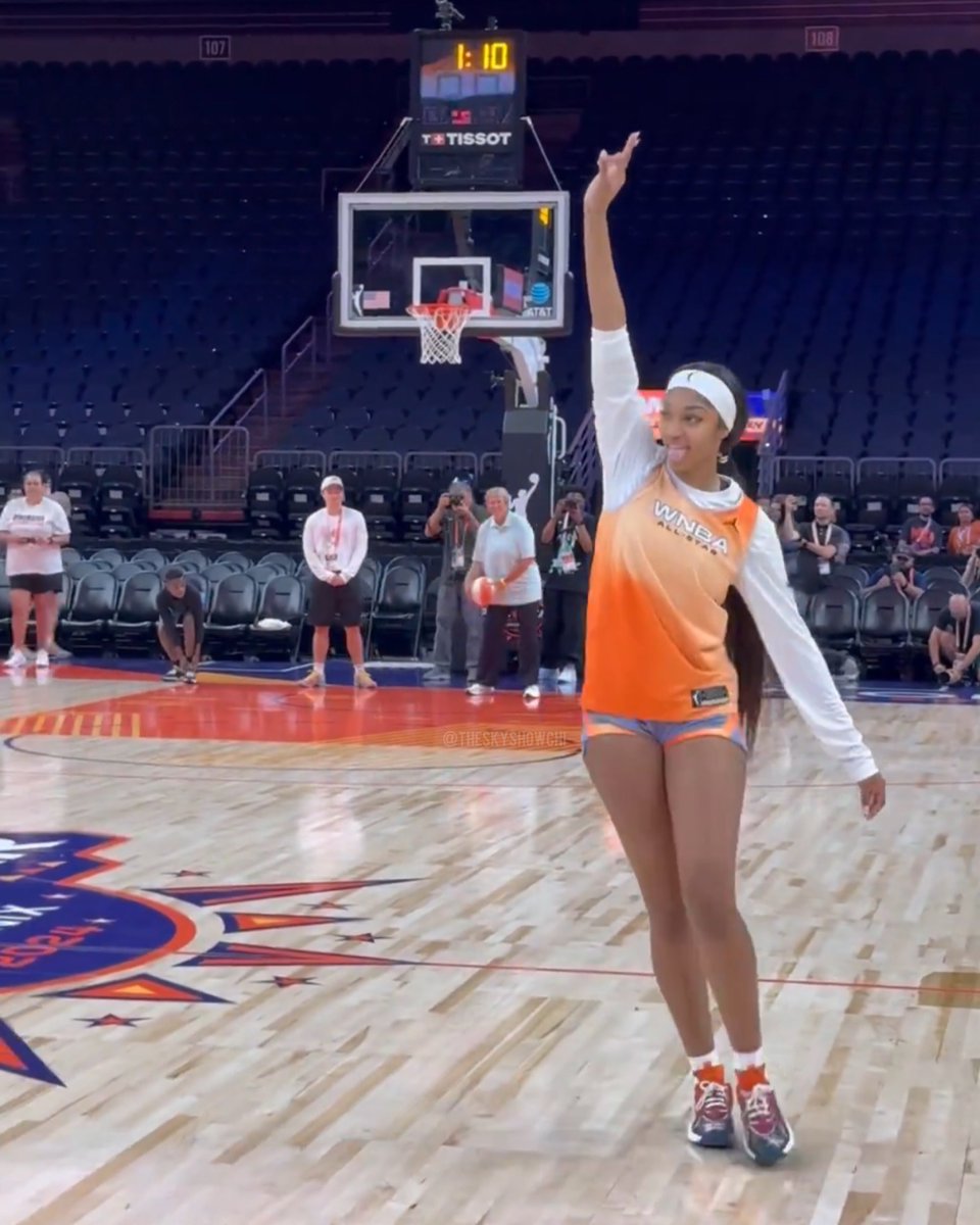 TheSkyShowCHI's tweet photo. IT’S ALL STAR BARBIE YALL #CHIBARBIE #WNBAALLSTAR #ROOKI5👌🏽 https://t.co/u9j9eEW4PD