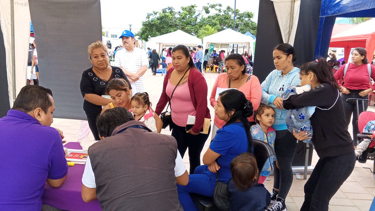 ViviendaEc's tweet photo. 📍#SantaElena | El equipo técnico de la Coordinación #Zonal5 del #Miduvi, participó en la feria de servicios organizada por @InclusionEc.
Informamos a la ciudadanía sobre los programas:
🧸 1000 pisos para jugar.
🏡 Construcción de vivienda en terreno propio. https://t.co/Ro2K75CEUr