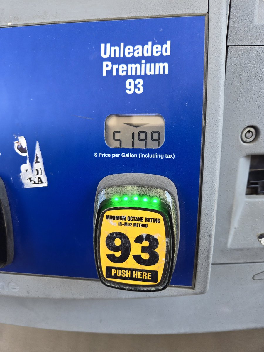 heddcub1's tweet photo. I would like to personally thank Joe Biden, J.B. Pritzker and the State of Illinois for the price of gasoline. 
DRILL BABY, DRILL!!!!!!
#Trump2024 #MAGA https://t.co/c5izORxDVt