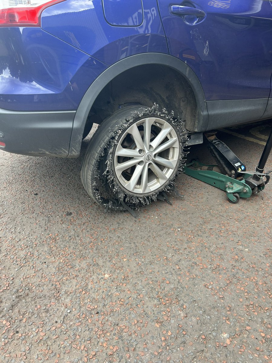 CourtieKerry's tweet photo. I need to give the biggest ever thank you to @KwikFitCS Carlisle who if it wasn’t for their kindness and effort we would not have made it to the airport in time to get to our family holiday!!! They fit us in when this happened on the way to Manchester airport and we made it 🎉❤️ https://t.co/gn8nCGBFJl
