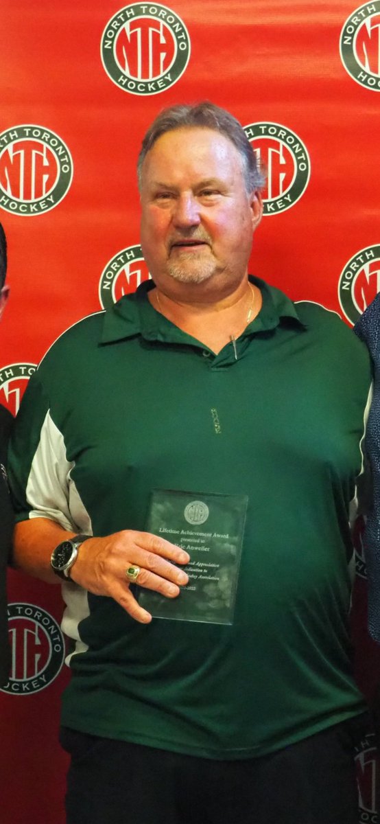 NTHockey_NTHA's tweet photo. It is with heavy hearts that the NTHA acknowledges the passing of Eric Anweiler, North Toronto Memorial Arena’s long-time Manager. Eric, known lovingly as Moose to all who knew him, took immense pride in making NT Arena the best in the City for over 50yrs. He will be sadly missed https://t.co/gVoWxUrulm