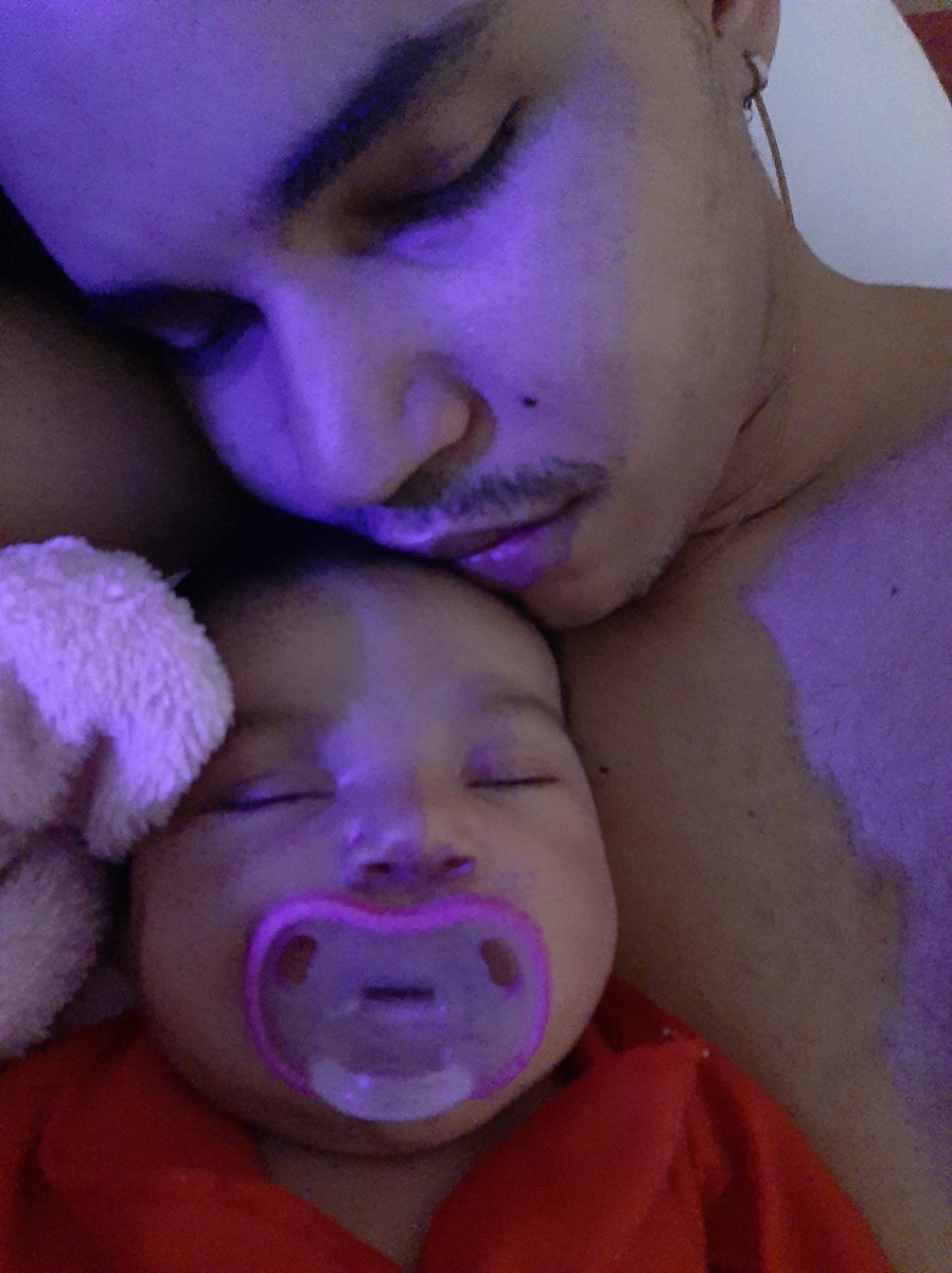 Yuukivlr's tweet photo. E pensar que você chegou e mudou completamente nossas vidas, obrigado por fazer da minha vida a mais feliz do mundo, por me alegrar com seus sorrisos e somzinhos, abraços, papai te ama muito minha filha você foi a melhor coisa que aconteceu em nossas vidas nossa pequena Liz 💜👨‍👩‍👧 https://t.co/EbRbONkT9H