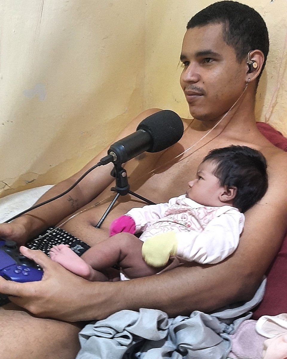 Yuukivlr's tweet photo. E pensar que você chegou e mudou completamente nossas vidas, obrigado por fazer da minha vida a mais feliz do mundo, por me alegrar com seus sorrisos e somzinhos, abraços, papai te ama muito minha filha você foi a melhor coisa que aconteceu em nossas vidas nossa pequena Liz 💜👨‍👩‍👧 https://t.co/EbRbONkT9H