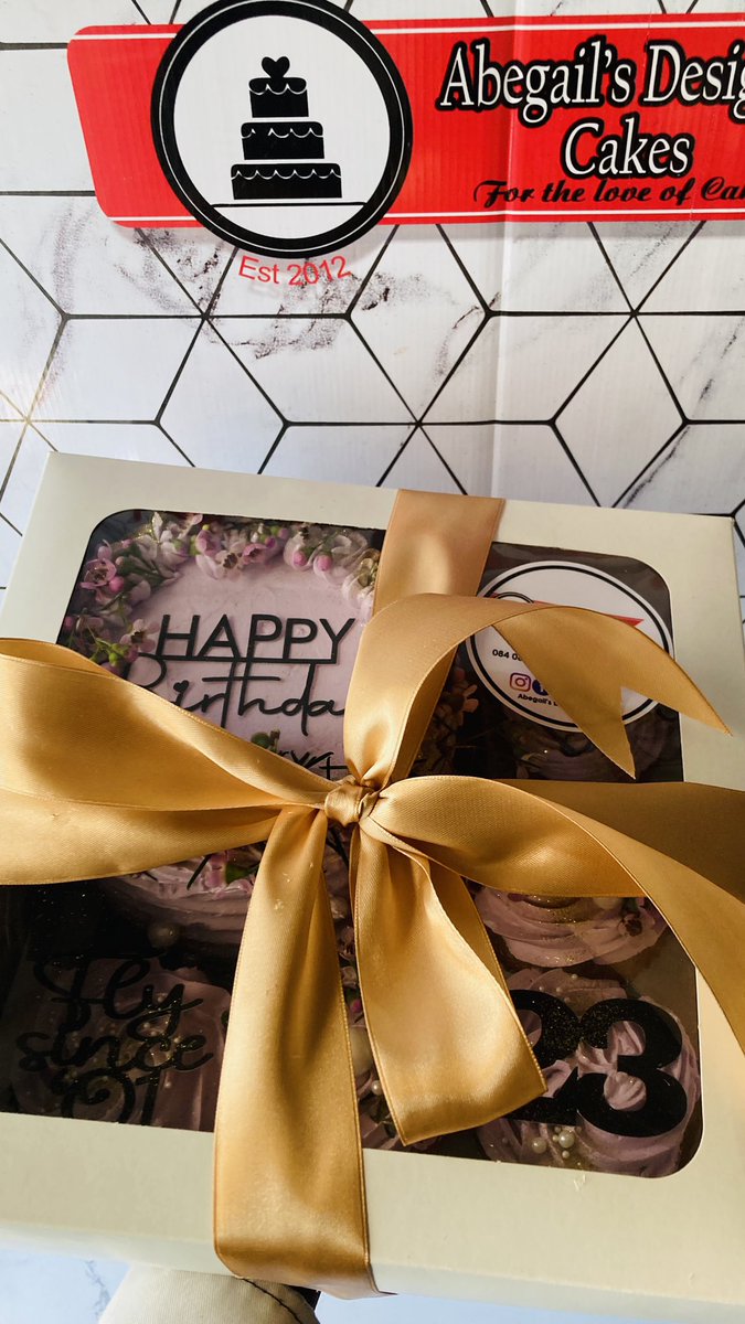 abegailscakes1's tweet photo. Bento box.
#bentobox #bentocake https://t.co/kD9mm31dVc