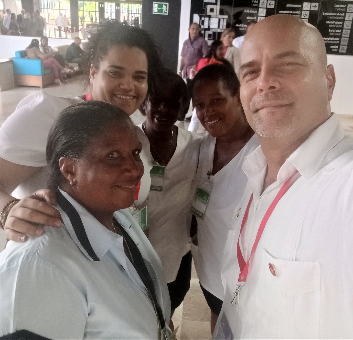 El personal de servicios del Palacio de Convenciones hace un gran esfuerzo para garantizar el éxito de cada asamblea, y los diputados lo agradecen. #Cuba #CDRCuba #PoderPopular