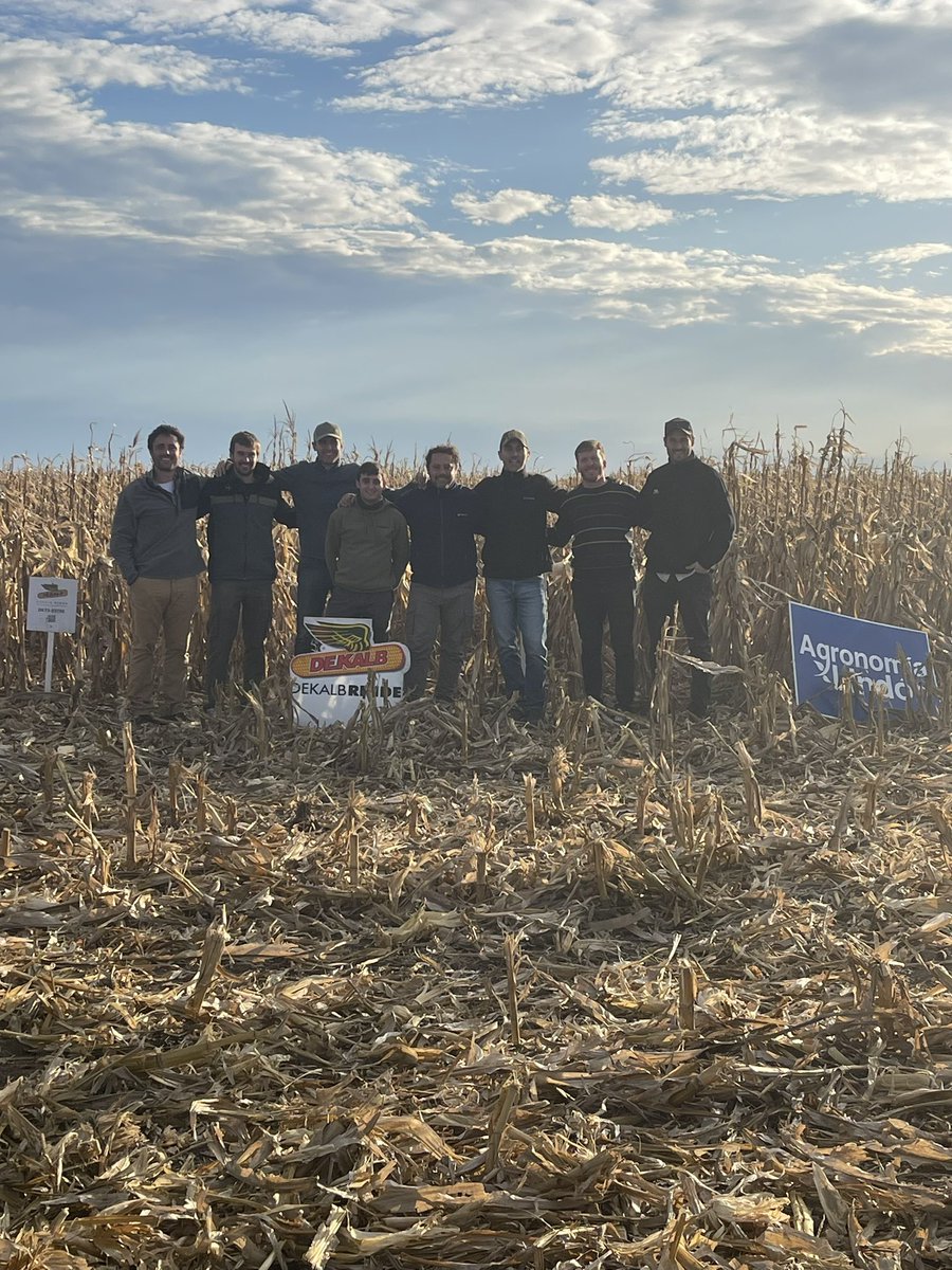 igmansaldo's tweet photo. Bayer day en Macachin 
🌽📲🚀
Pantallazo general por las propuestas de @AgroBayerAR en maíz, crop protection y digitalización.
Gracias @AgronomiaLindon por la organizacion y por hacernos parte.
Gracias @gervavaresini @JuliPiquero y @TorrallardonaG por acercarse a intercambiar!! https://t.co/mEl8s8xq7W