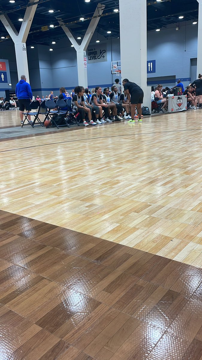 AR Elite ⚡️ WBB playing hard down 35-25 at the half. 

Kazaria Smith getting the lane whenever she feels like it ! 

 Natalie Clemente &amp; Temperance Jackson doing a great job of crashing the boards.