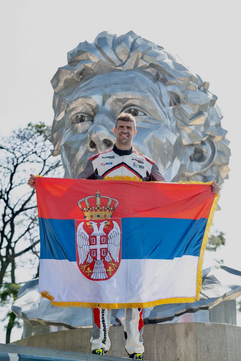 DucaBorkovic's tweet photo. Pre 30 godina, svet je izgubio legendarnog Ayrtona Sennu, mog velikog uzora. Te iste godine započeo sam svoj put u auto sportu, inspirisan njegovim neustrašivim duhom.
 Danas, 30 godina kasnije, osećam ponos i zahvalnost što sam deo ovog sveta i što ću ovog vikenda voziti na stazi Interlagos u Brazilu kojom je on vladao 🏁 

Pratite trke na RTS kanalima u nedelju:
🟢 R1 16:00h
🟢 R2 22:20h 

#teamborkovic #fiatcrworldtour 

Thirty years ago, the world lost the legendary Ayrton Senna, my great idol. That same year, inspired by his fearless spirit, I embarked on my journey in motorsport. Today, 30 years later, I feel proud and grateful to be part of this world, and this weekend, I will race on the Interlagos track in Brazil, where he once ruled 🏁

Watch the races live on TCR TV YT channel:
🟢16:00h
🟢 19:20h