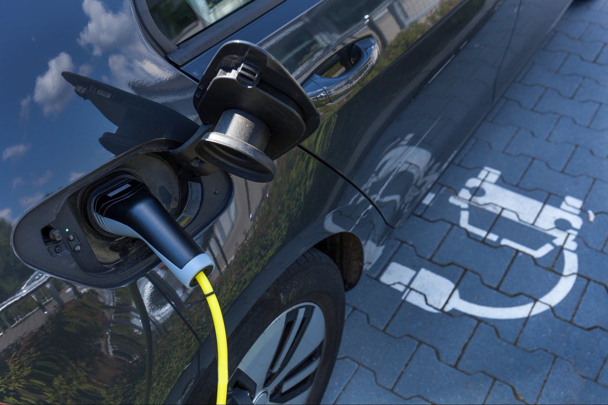 GlobalEnergyMEX's tweet photo. #ELECTROMOVILIDAD | La @CRE_Mexico aprobó las #DACG en materia de #electromovilidad. Esta medida, establece un nuevo marco #regulatorio para la integración de la #infraestructura de carga de #vehículoseléctricos conectables al #SEN.
Continúa leyendo👉https://t.co/bHkJ1WCMNp https://t.co/nwB8Z29JmE