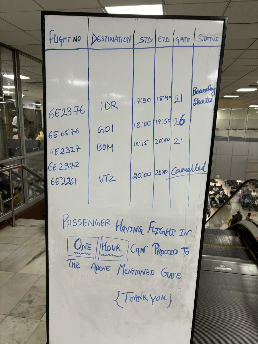 Flight announcements via whiteboard
