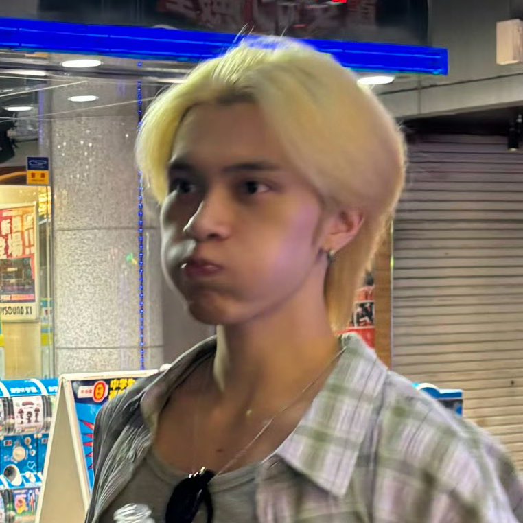 HENGC0RE's tweet photo. i love when hendery makes cute faces in his pics https://t.co/Vjd8N9YQMu