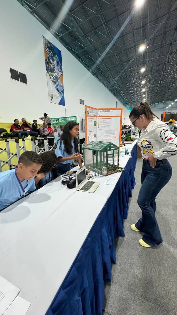 #Felicitaciones 🎉Nuestra Ministra del Poder Popular para la Educación Yelitze Santaella <a href="/_laavanzadora/">Yelitze Santaella</a> ,felicita a los ganadores de la Categoría Futuros Innovadores Elementary Starter : Iansver Quintero/Katherine Coronel/Fabiani Rumbos del Prototipo Héroes de la Tierra.
