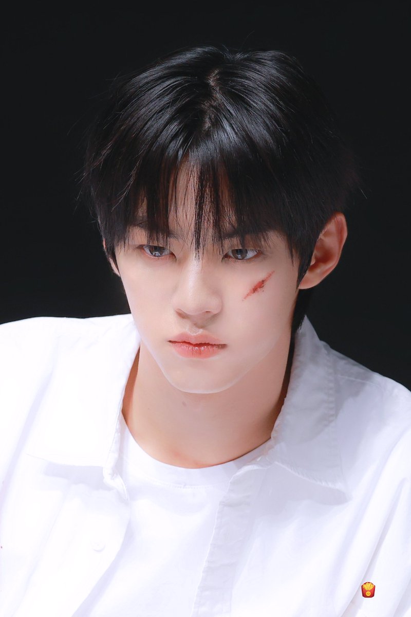 dohoonff's tweet photo. 240719 
얼굴미쳤다
#tws #투어스 #도훈 #dohoon #김도훈 #kimdohoon https://t.co/GYZxwogL9a