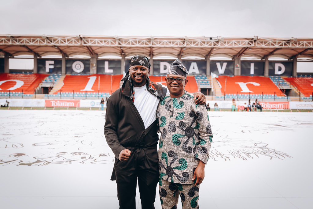 Pamilerin's tweet photo. Peter Obi came around to support @foladavidart as he embarks on breaking the Guinness world record for the “LARGEST DRAWING IN THE WORLD BY AN INDIVIDUAL”

#FolaDavidGWR #unityInDiversity #FolaDavidRoadToRecord https://t.co/0NAYjvNCXC