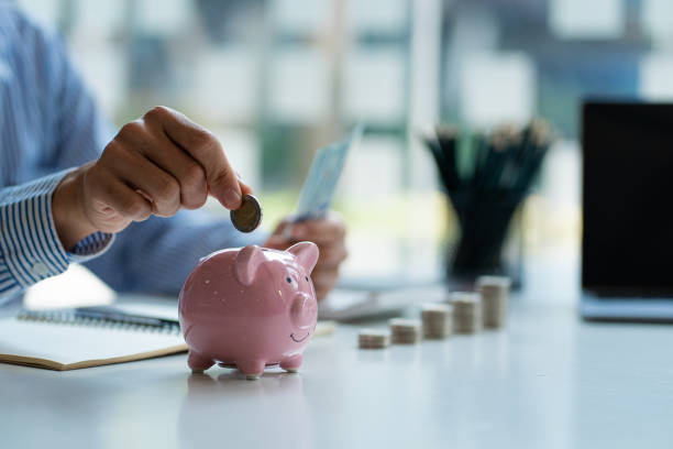 5 de 10 entrevistados destina parte de sus ingresos a su ahorro, 43% en una cuenta de ahorro y un 10% en una cuenta de inversión. bit.ly/2mqb1zA
