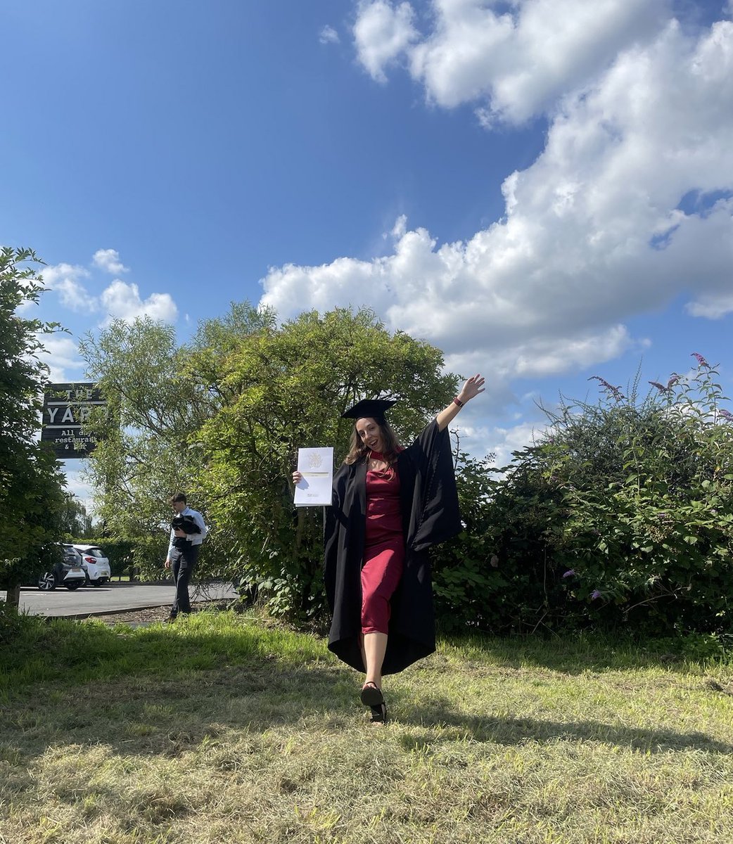 Molly Young tweet media