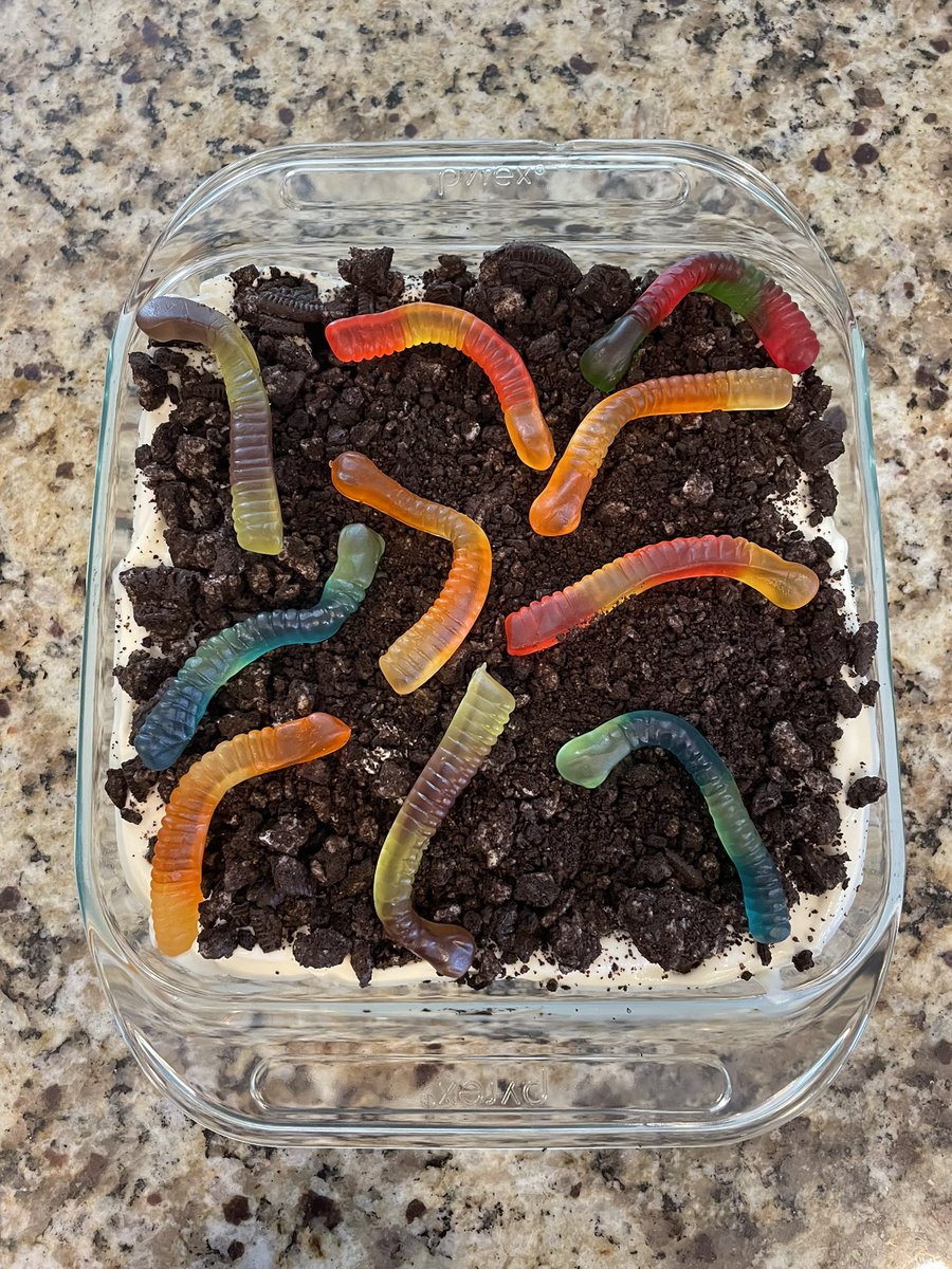 jess824's tweet photo. #dirtcake #notturningontheovenuntilseptember #summertreats https://t.co/A1DoLuLEoy