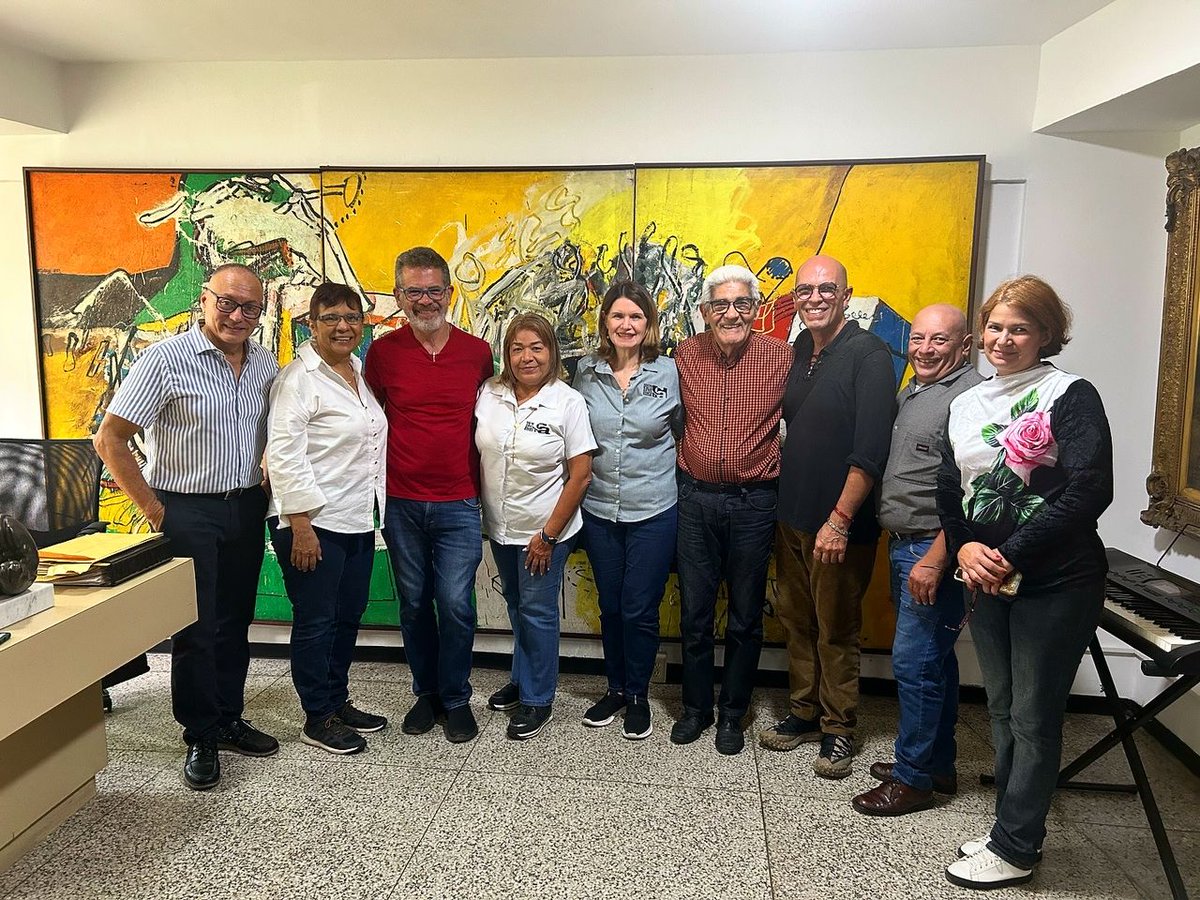 🎭 La tarde del martes 16 de julio 2024, recibimos la visita del dramaturgo Pablo García Gámez al CBA. 
Durante su visita, Pablo García Gámez compartió sus experiencias y conocimientos con los Directores de diferentes agrupaciones de Teatro de la región
#cbaateneo