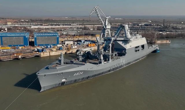 KMerL95's tweet photo. Nog eventjes en we verwelkomen de tweede bevoorrader binnen de vloot.

Daarmee kan de @kon_marine als het moet weer langdurig de CS/CSS voor een vlootverband naar zee brengen. Is alweer even geleden. https://t.co/4cm5HFTjZd