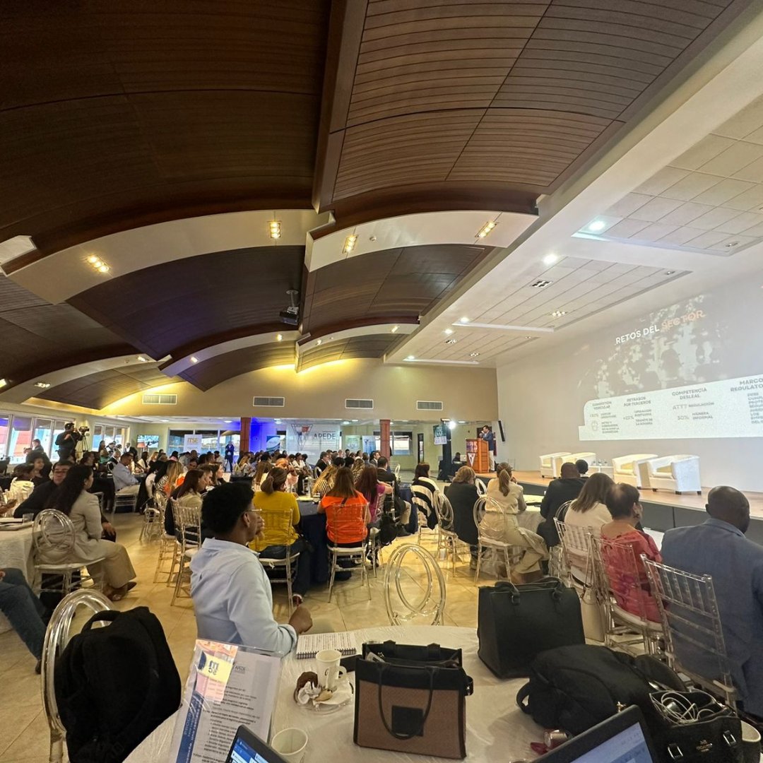 El gremio participo en El Foro Logístico 2024 ,en donde el Licdo. Daniel Rojas quien representa el sector Marítimo, Logístico y Transporte del gremio, realizo su intervención con el tema: Canal seco de Panamá: más de 100 años conectando al mundo.  

#ElCamioComienzaPorMí