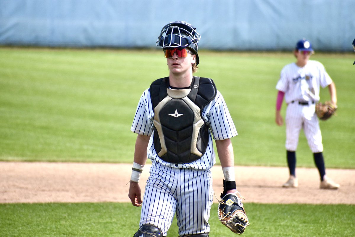 ElliotC02's tweet photo. One handed catch today! #catcher @MotorCityClassi ⚾️💙 @WestMIImpact https://t.co/TuMG7dzrRn