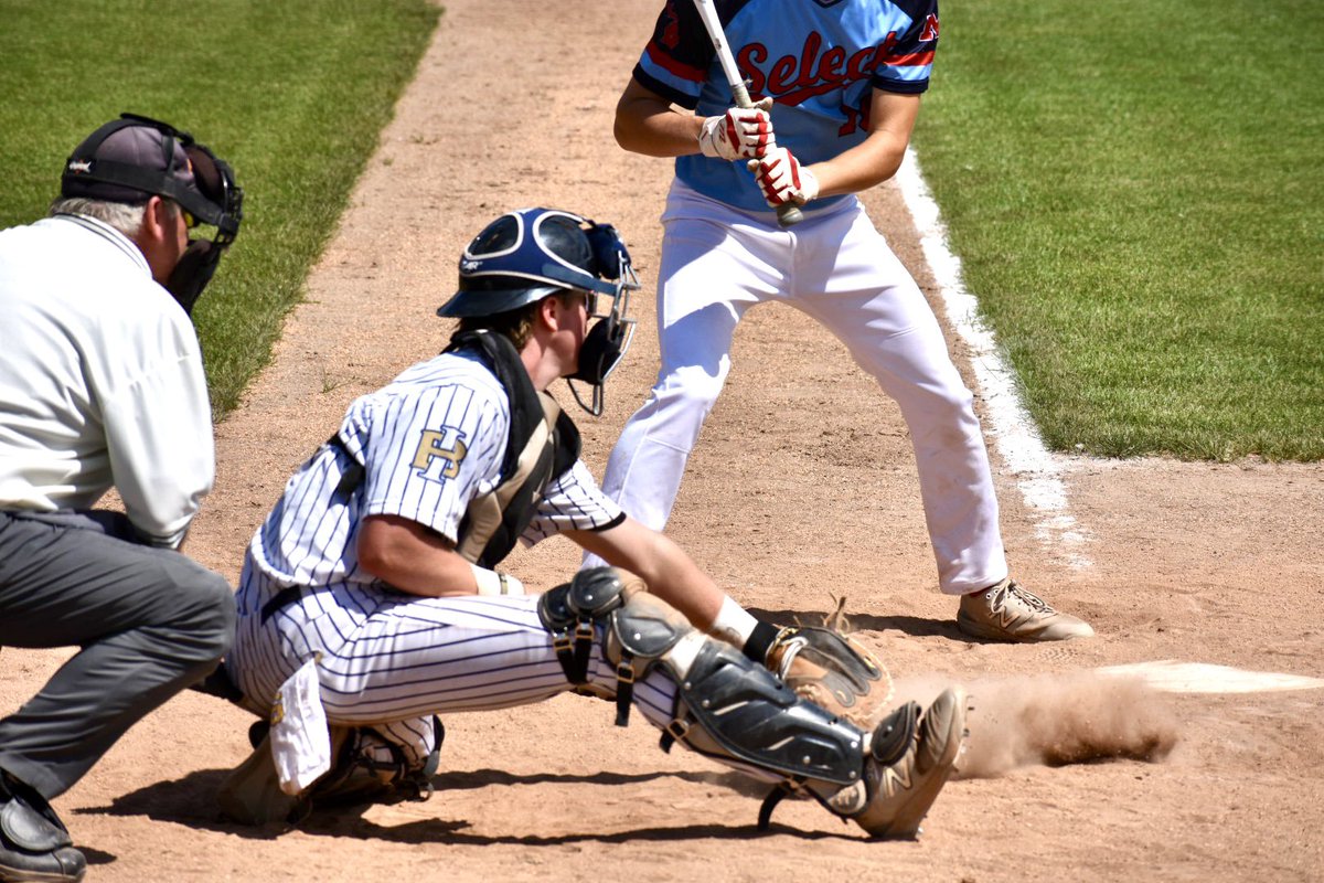 ElliotC02's tweet photo. One handed catch today! #catcher @MotorCityClassi ⚾️💙 @WestMIImpact https://t.co/TuMG7dzrRn