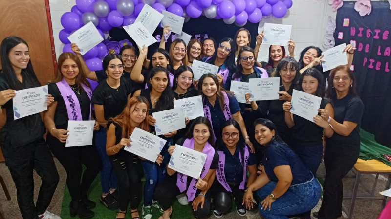 #Trujillo | Inces cierra con éxito la formación de estética y belleza.

El Inces región Trujillo se complace en anunciar el exitoso cierre de la Formación en Estética y Belleza en el centro de formación Alí Primera tinyurl.com/23ddnk7l

#AprendeLaTécnica