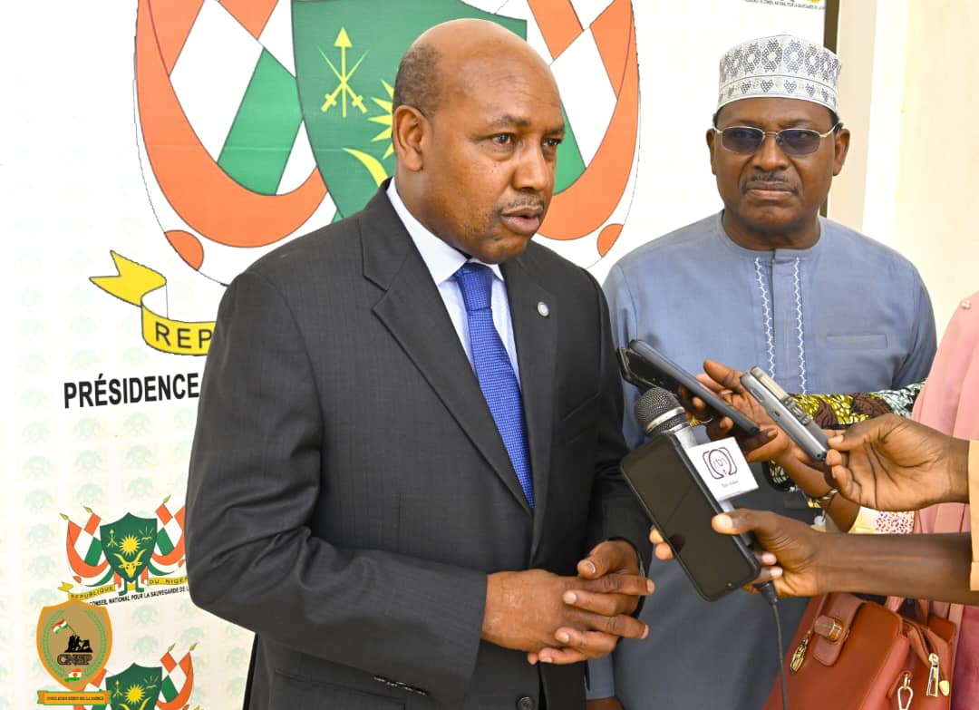 Le Président du #Niger, le Général de Brigade Abdourahamane #Tiani a reçu en audience ce vendredi 19juillet2024 <a href="/DrBoureima/">Dr Boureima Hama Sambo</a> Hama Sambo candidat au poste du Directeur régional de <a href="/OMS_Afrique/">OMS Afrique</a>. Dr Sambo est actuellement Représentant de l'OMS en République Démocratique du Congo.